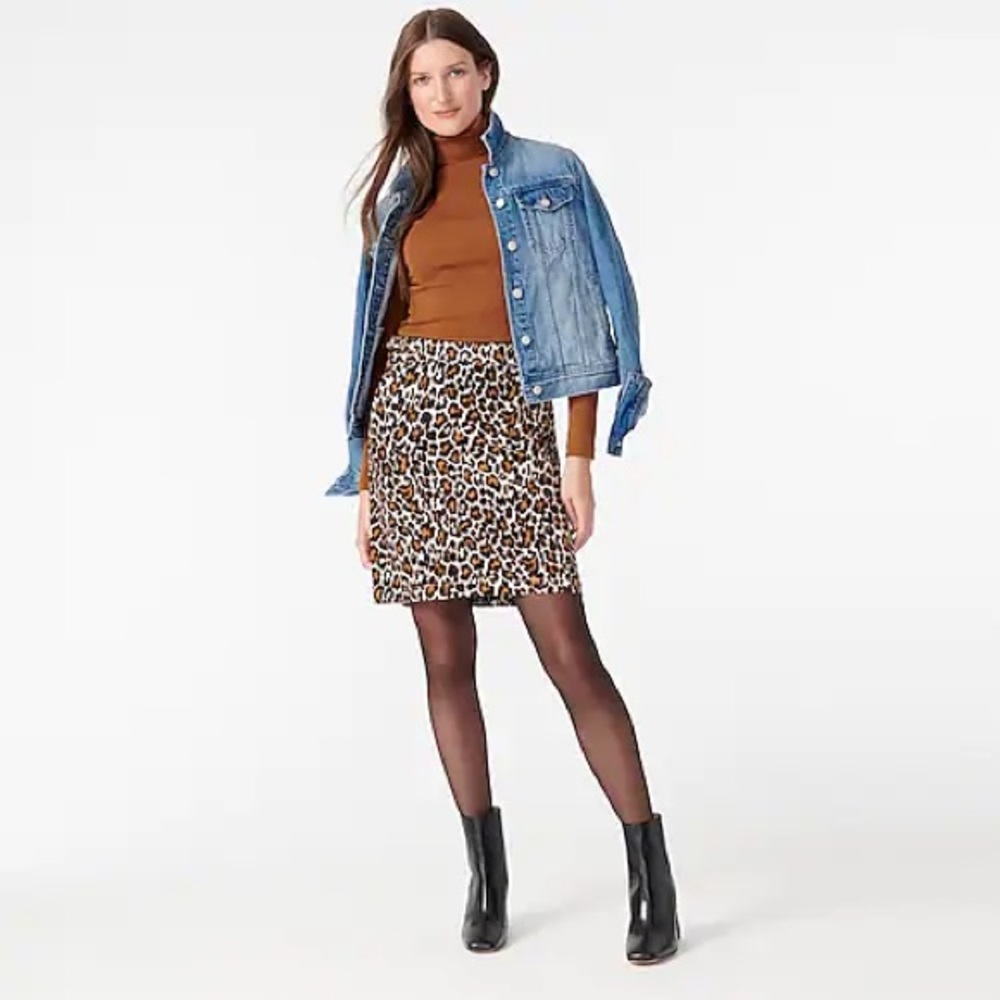 ✨🆕✨J. CREW // Buckle mini skirt leopard corduroy